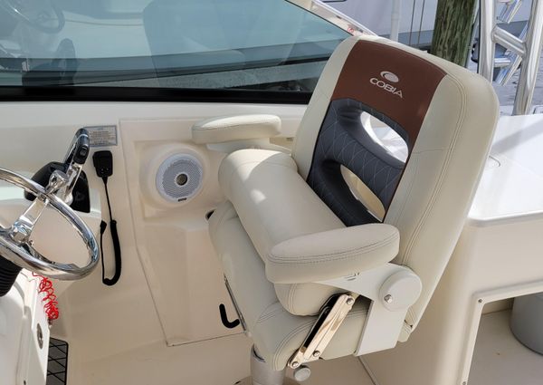 Cobia 280 Dual Console image