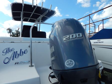 Robalo R222-CENTER-CONSOLE image