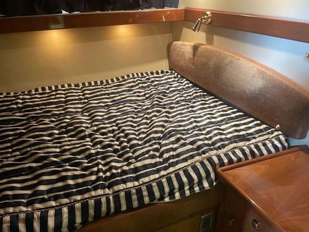Meridian 490 Pilothouse image