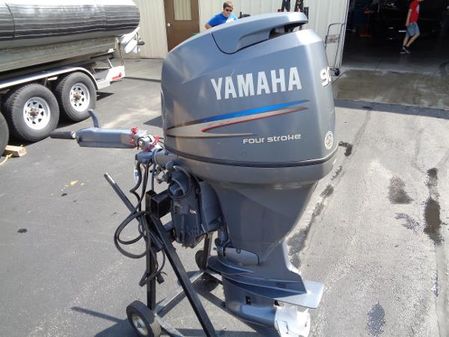 Yamaha Outboards F90 image