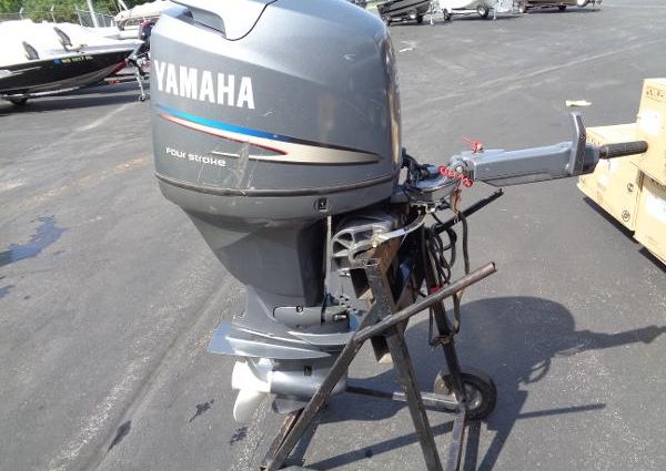 Yamaha Outboards F90 image