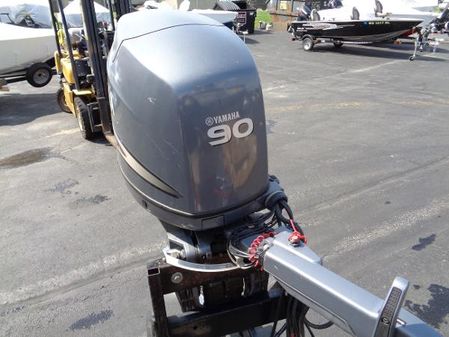 Yamaha Outboards F90 image