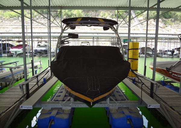 Correct Craft Super Air Nautique 230 image