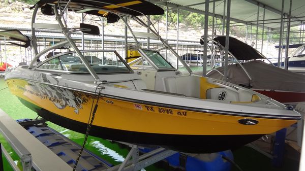 Correct Craft Super Air Nautique 230 