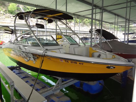 Correct Craft Super Air Nautique 230 - main image