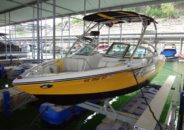 Correct Craft Super Air Nautique 230 image