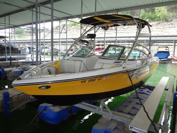 Correct Craft Super Air Nautique 230 image