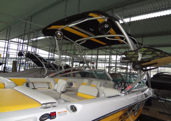 Correct Craft Super Air Nautique 230 image