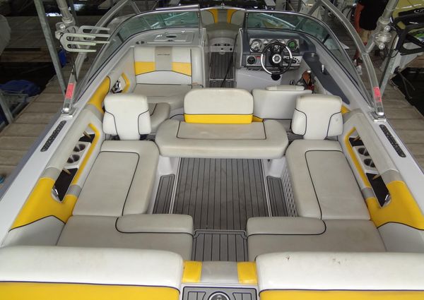 Correct Craft Super Air Nautique 230 image