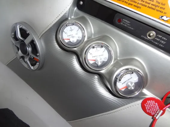 Correct Craft Super Air Nautique 230 image