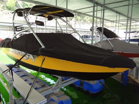 Correct Craft Super Air Nautique 230 image
