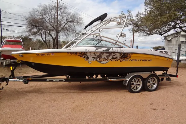 Correct Craft Super Air Nautique 230 image