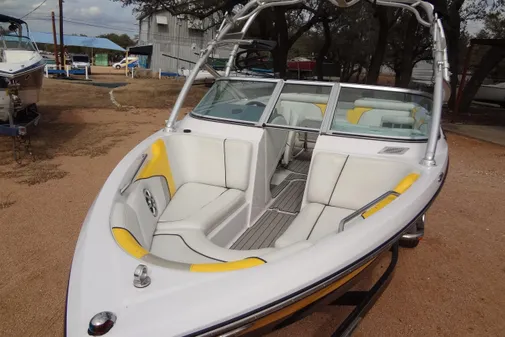 Correct Craft Super Air Nautique 230 image