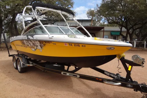 Correct Craft Super Air Nautique 230 image