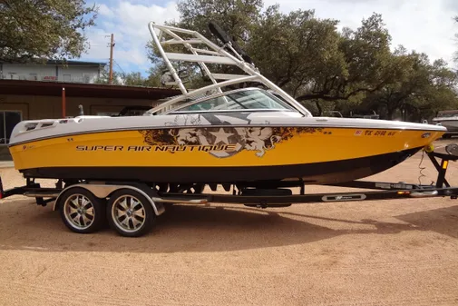 Correct Craft Super Air Nautique 230 image