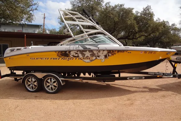 Correct Craft Super Air Nautique 230 image