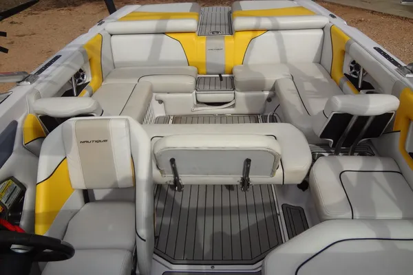 Correct Craft Super Air Nautique 230 image