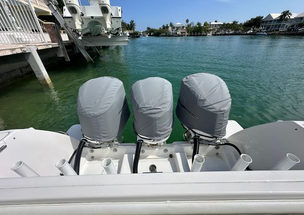 Intrepid 400-CENTER-CONSOLE image