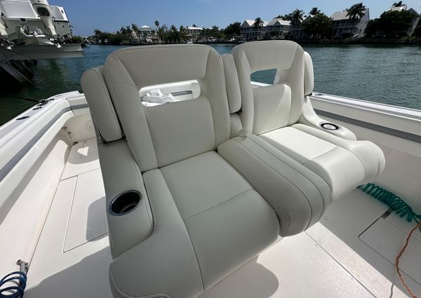 Intrepid 400-CENTER-CONSOLE image