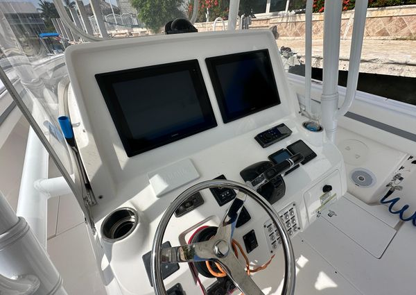 Intrepid 400-CENTER-CONSOLE image