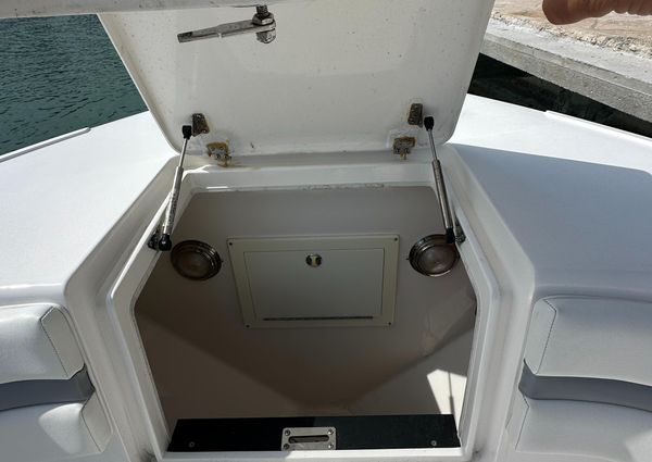 Intrepid 400-CENTER-CONSOLE image