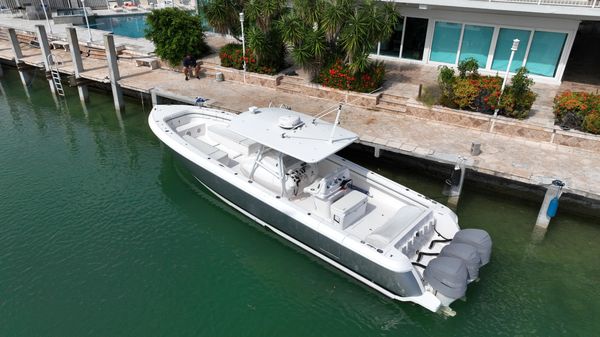 Intrepid 400 Center Console image