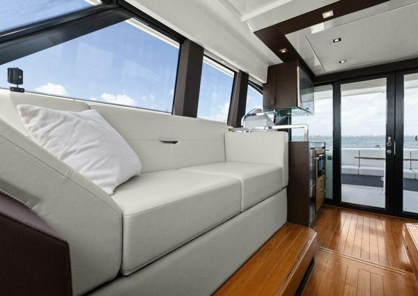 Tiara Yachts 44 Flybridge image