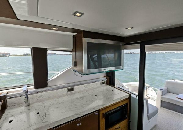 Tiara Yachts 44 Flybridge image