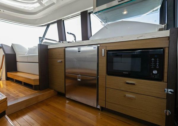 Tiara Yachts 44 Flybridge image