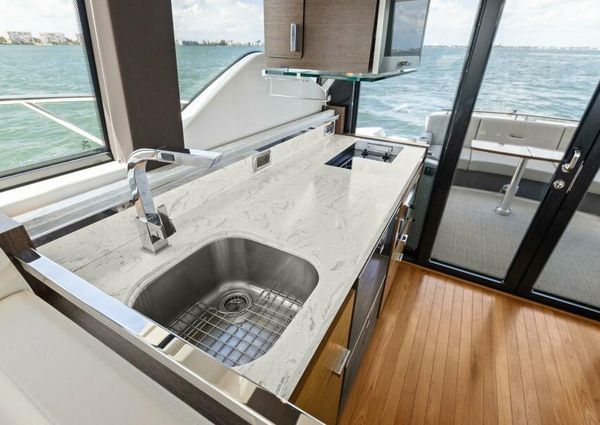 Tiara Yachts 44 Flybridge image