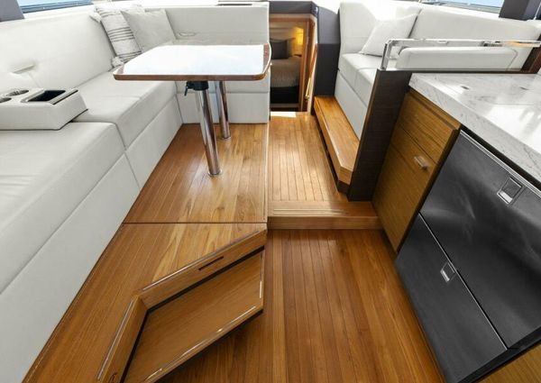 Tiara Yachts 44 Flybridge image