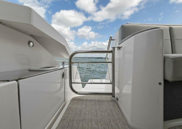 Tiara Yachts 44 Flybridge image