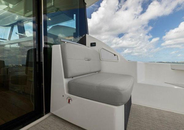 Tiara Yachts 44 Flybridge image