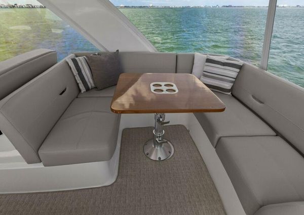 Tiara Yachts 44 Flybridge image