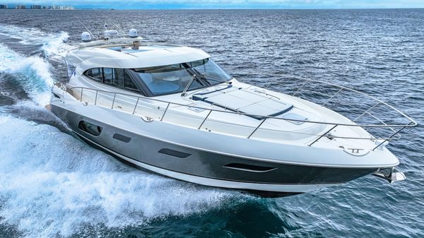 Riviera 6000 Sport Yacht