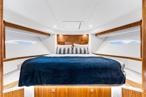 Riviera 6000 Sport Yacht image