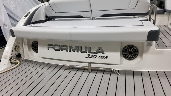 Formula 330-CROSSOVER-BOWRIDER image