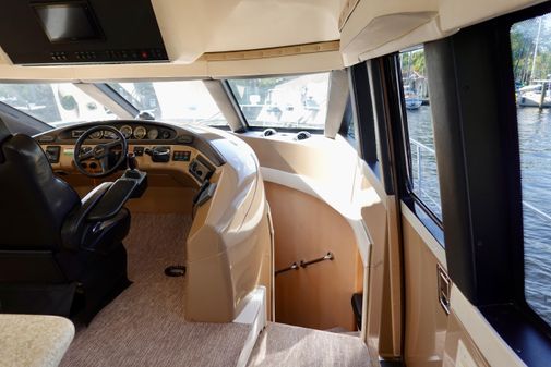 Carver 530 Voyager Pilothouse image