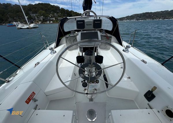 Catalina 320 image