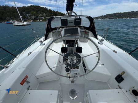 Catalina 320 image