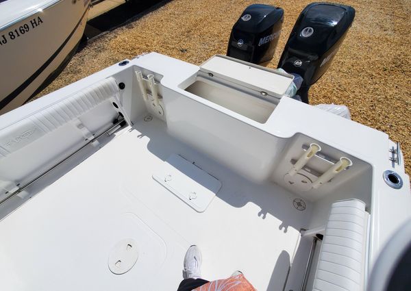 Sea-boss 235-WALKAROUND image