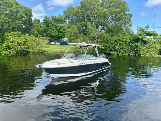 Robalo R247 - main image