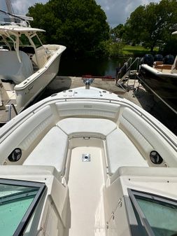 Robalo R247 image