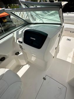 Robalo R247 image