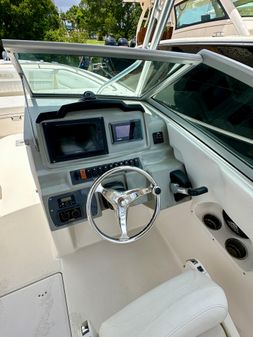 Robalo R247 image