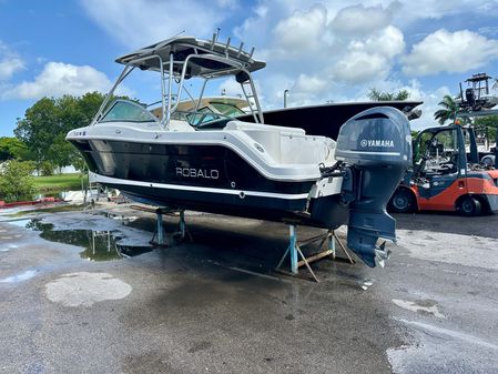 Robalo R247 image