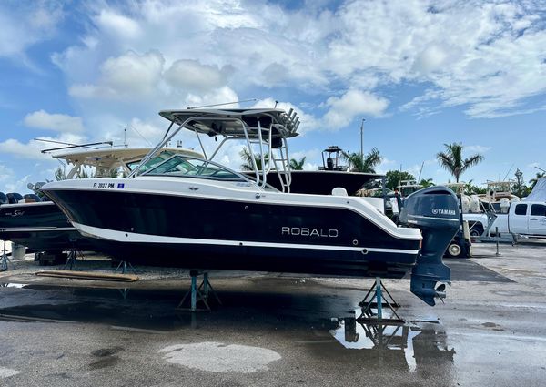 Robalo R247 image