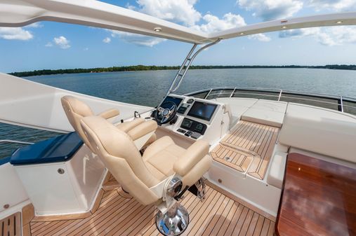 Sea Ray L650 Fly image