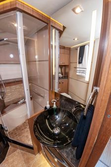 Sea Ray L650 Fly image
