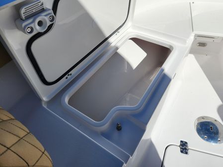 Sportsman OPEN-232-CENTER-CONSOLE image